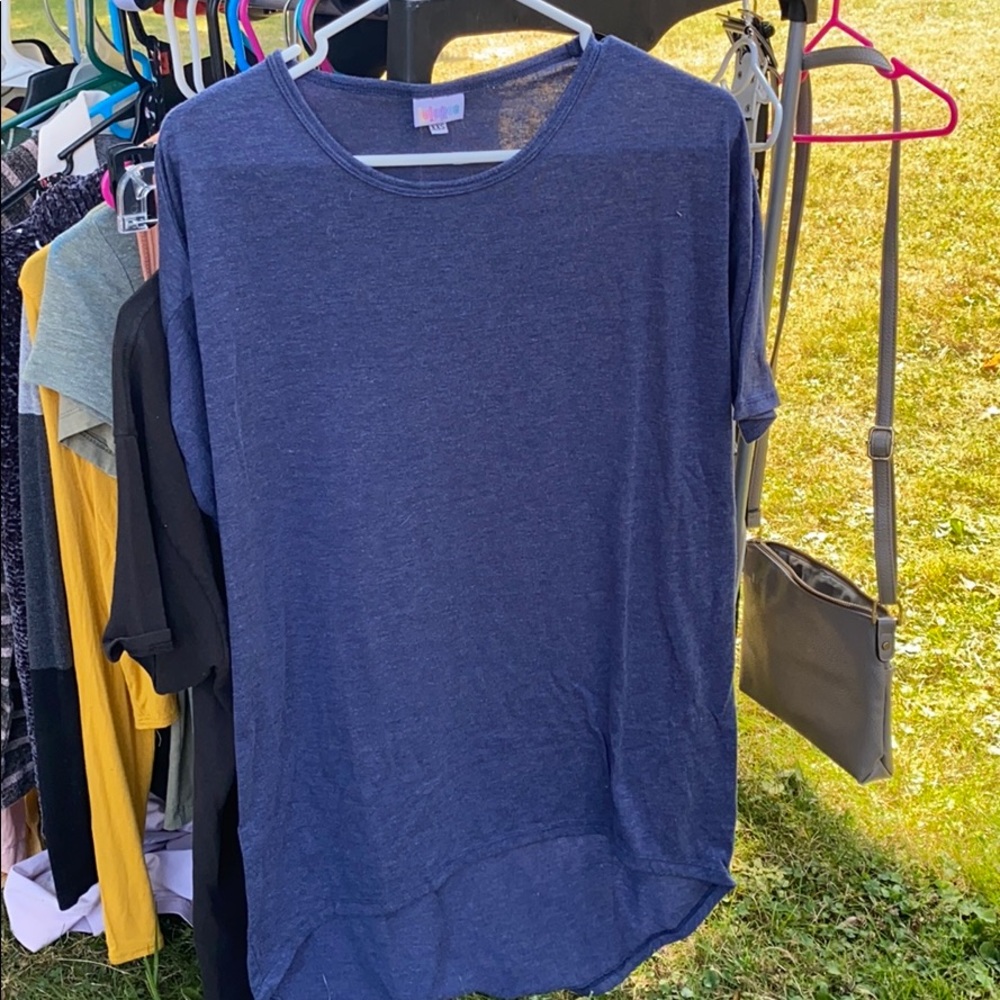 LuLaRoe ‘Irma’ style tee.